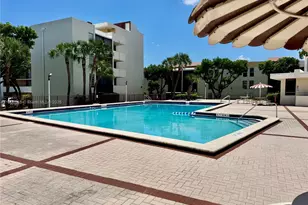 8810 Fontainebleau Blvd, Miami, FL 33172 - Photo 55