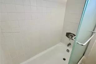 8810 Fontainebleau Blvd, Miami, FL 33172 - Photo 39