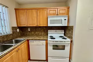 8810 Fontainebleau Blvd, Miami, FL 33172 - Photo 19