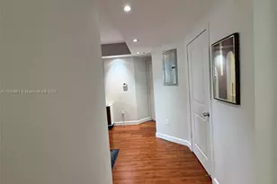 170 SE 14th St, Miami, FL 33131 - Photo 21