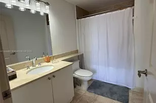 170 SE 14th St, Miami, FL 33131 - Photo 17