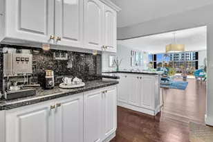 6423 Collins Ave, Miami Beach, FL 33141 - Photo 15