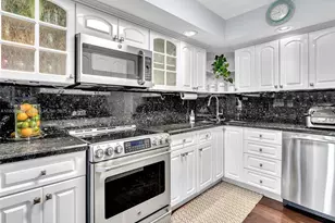 6423 Collins Ave, Miami Beach, FL 33141 - Photo 11