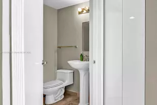 6365 Collins Ave, Miami Beach, FL 33141 - Photo 23