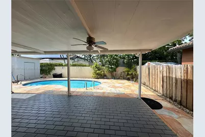 10075 NW 129th Ter, Hialeah Gardens, FL 33018 - Photo 13