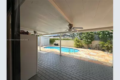 10075 NW 129th Ter, Hialeah Gardens, FL 33018 - Photo 11