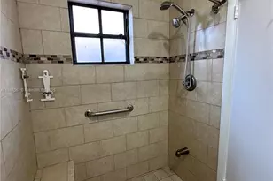 10075 NW 129th Terrace, Hialeah Gardens, FL 33018 - Photo 9