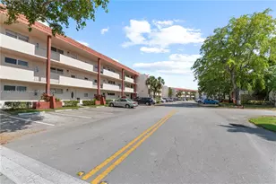9220 S Hollybrook Lake Dr, Pembroke Pines, FL 33025 - Photo 7