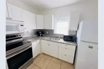 301 NW 37th St, Miami, FL 33127 - Photo 11