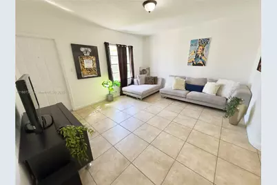 301 NW 37th St, Miami, FL 33127 - Photo 9