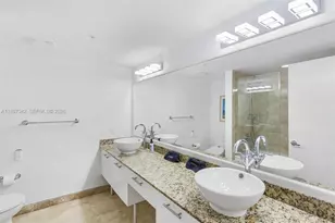 41 SE 5th St, Miami, FL 33131 - Photo 33