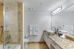 41 SE 5th St, Miami, FL 33131 - Photo 35