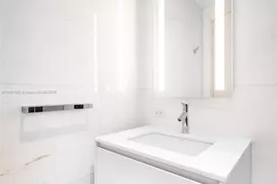 300 Biscayne Blvd Way, Miami, FL 33131 - Photo 9