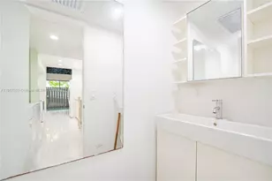 19412 NE 26th Ave, Miami, FL 33180 - Photo 21