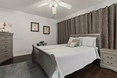 131 SW 97th Ave, Pembroke Pines, FL 33025 - Photo 17