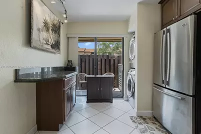 131 SW 97th Ave, Pembroke Pines, FL 33025 - Photo 9