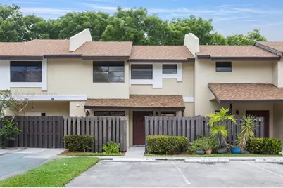 131 SW 97th Ave, Pembroke Pines, FL 33025 - Photo 1