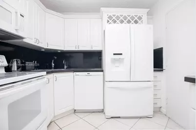 5555 Collins Ave #14U, Miami Beach, FL 33140 - Photo 19