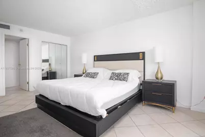 5555 Collins Ave #14U, Miami Beach, FL 33140 - Photo 13