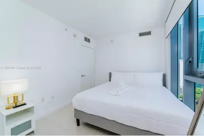 31 SE 6th St #2408, Miami, FL 33131 - Photo 11