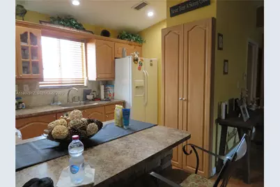 10017 W Okeechobee Rd #202, Hialeah Gardens, FL 33016 - Photo 7