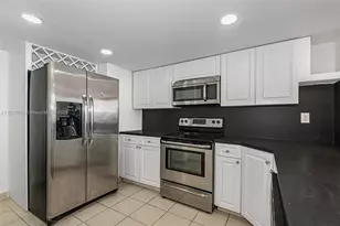 555 NE 15th St, Miami, FL 33132 - Photo 11