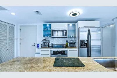 185 SW 7th St #2911, Miami, FL 33130 - Photo 11