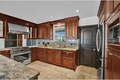 3100 NE 56th Ct, Fort Lauderdale, FL 33308 - Photo 11