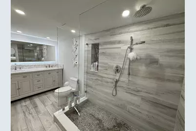 6423 Collins Ave #1001, Miami Beach, FL 33141 - Photo 13