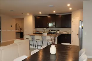 920 Cambridge Dr, Winter Haven, FL 33888 - Photo 1