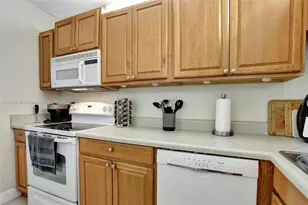 826 Twin Lakes Dr, Coral Springs, FL 33071 - Photo 11