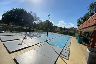 671 S Hollybrook Dr, Pembroke Pines, FL 33025 - Photo 13