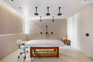 159 NE 6th St, Miami, FL 33132 - Photo 11