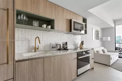 601 NE 1st St #3907, Miami, FL 33132 - Photo 3