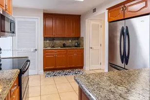 9110 Fontainebleau Blvd, Miami, FL 33172 - Photo 9