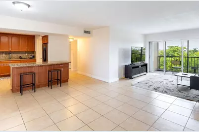 9110 Fontainebleau Blvd #502, Miami, FL 33172 - Photo 3