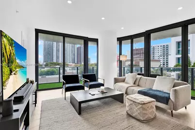 121 NE 34th St #L304, Miami, FL 33137 - Photo 3