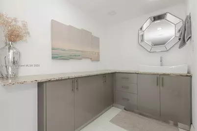6039 Collins Ave #307, Miami Beach, FL 33140 - Photo 9