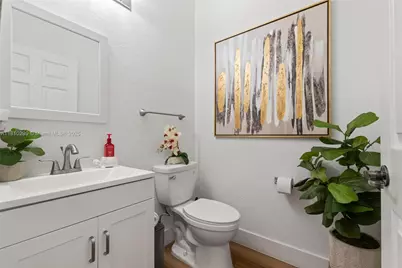 8116 NW 108th Pl, Doral, FL 33178 - Photo 7