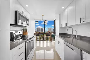 1000 Island Blvd, Aventura, FL 33160 - Photo 39
