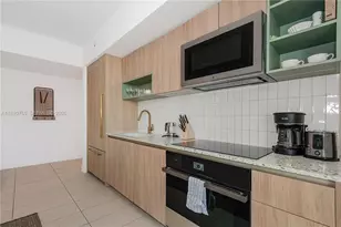 159 NE 6th St, Miami, FL 33132 - Photo 9