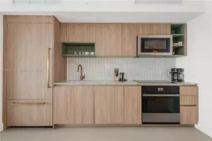 159 NE 6th St, Miami, FL 33132 - Photo 11