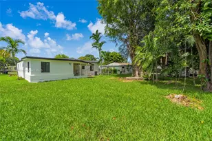 1010 NE 140th St, North Miami, FL 33161 - Photo 17