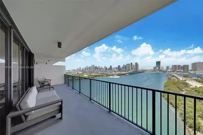 1000 Venetian Way #1306, Miami, FL 33139 - Photo 3