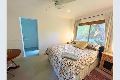 722 SW 10th St, Hallandale Beach, FL 33009 - Photo 11