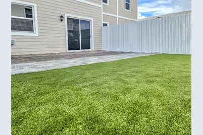 907 SE 17th Ct, Homestead, FL 33034 - Photo 5