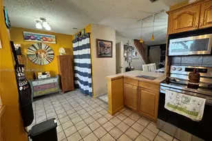 10428 NW 3rd St, Pembroke Pines, FL 33026 - Photo 7