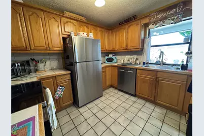 10428 NW 3rd St, Pembroke Pines, FL 33026 - Photo 5