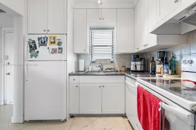 9235 SW 8th St #502, Boca Raton, FL 33428 - Photo 11