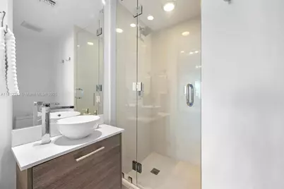 650 NE 32nd St #2502, Miami, FL 33137 - Photo 23